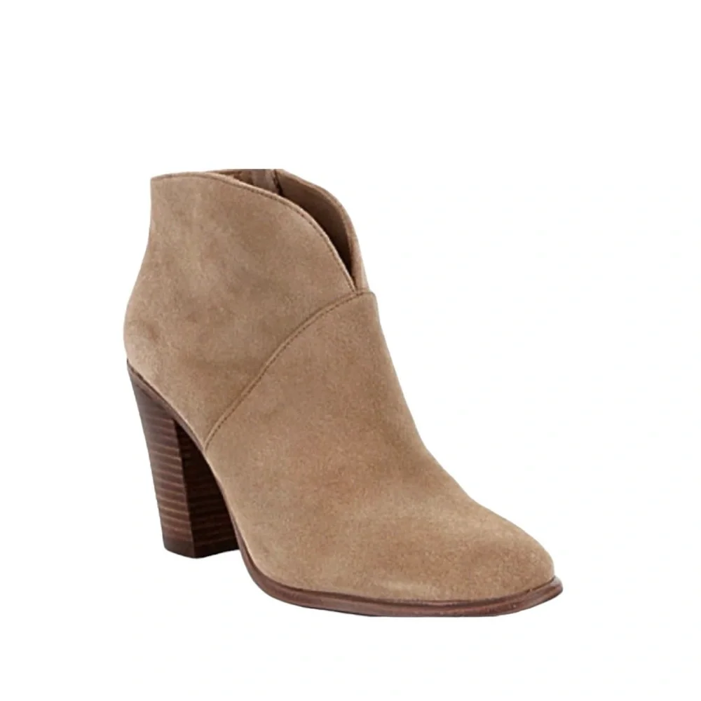 Vince Camuto Franell Suede Leather Heeled
Booties Ankle Boots Tan Size 7.5